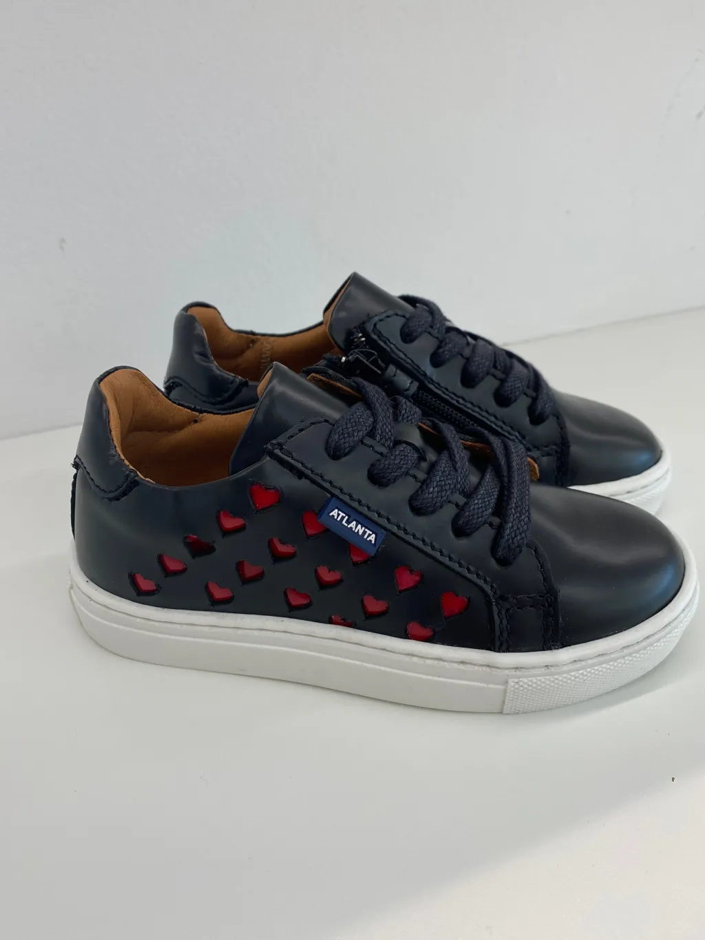 Atlanta Mocassin Black Hearts Zipper Sneaker Fashion