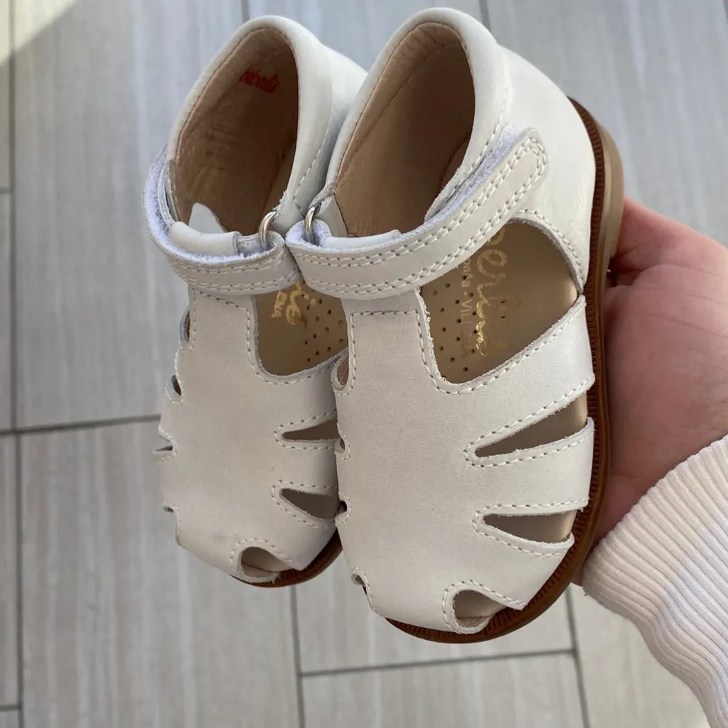 Beberlis Denver White Closed Toe Baby Sandal Online
