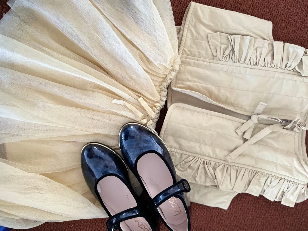 Beberlis Navy Smoky Patent Velvet Piping Pointed Mary Jane Fashion