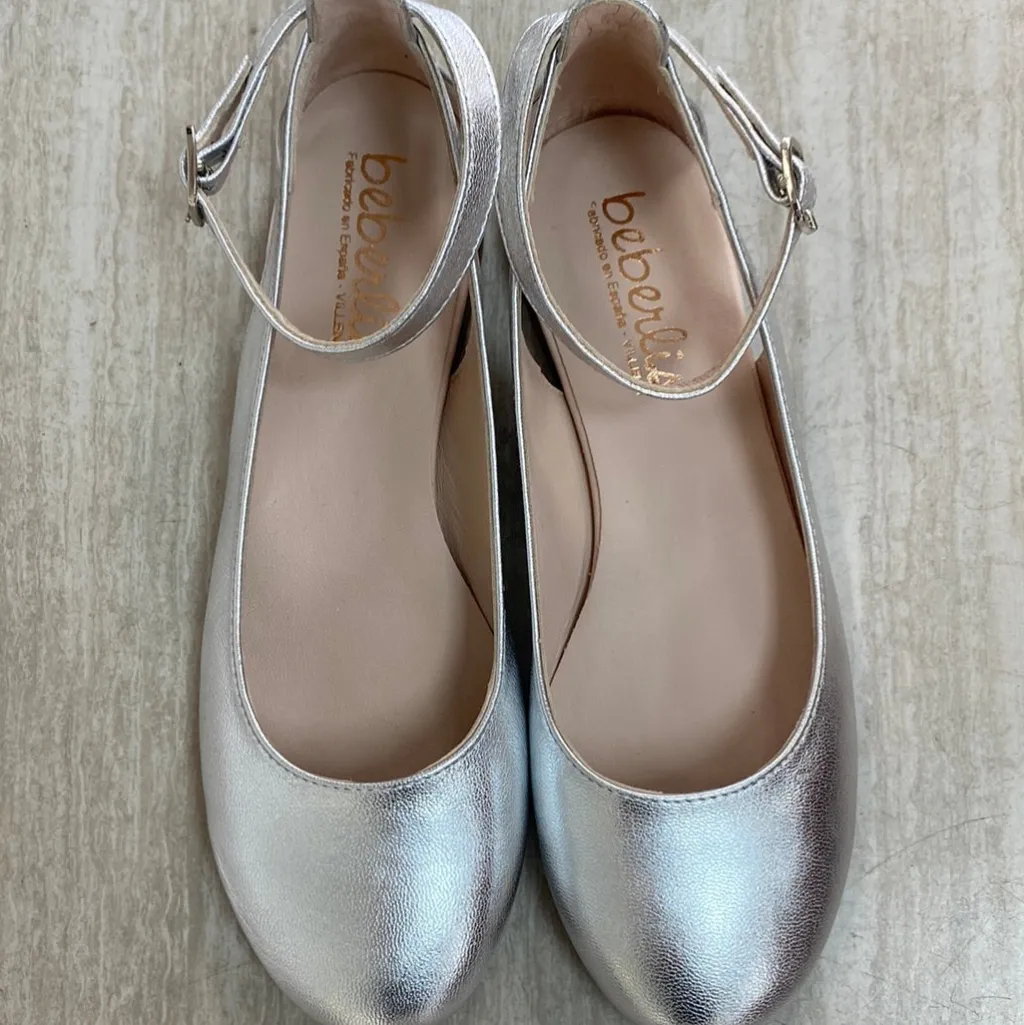 Beberlis Silver Cutout Mary Jane Clearance