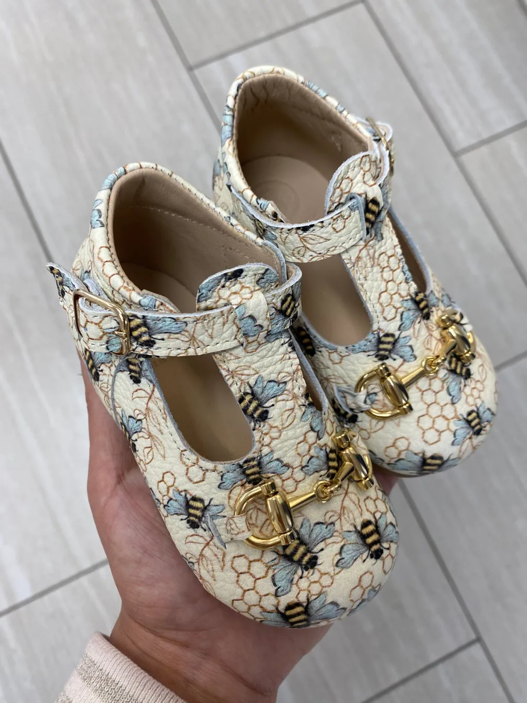 BluBlonc Bee Stamped T-Strap Buckle Baby Shoe Fashion