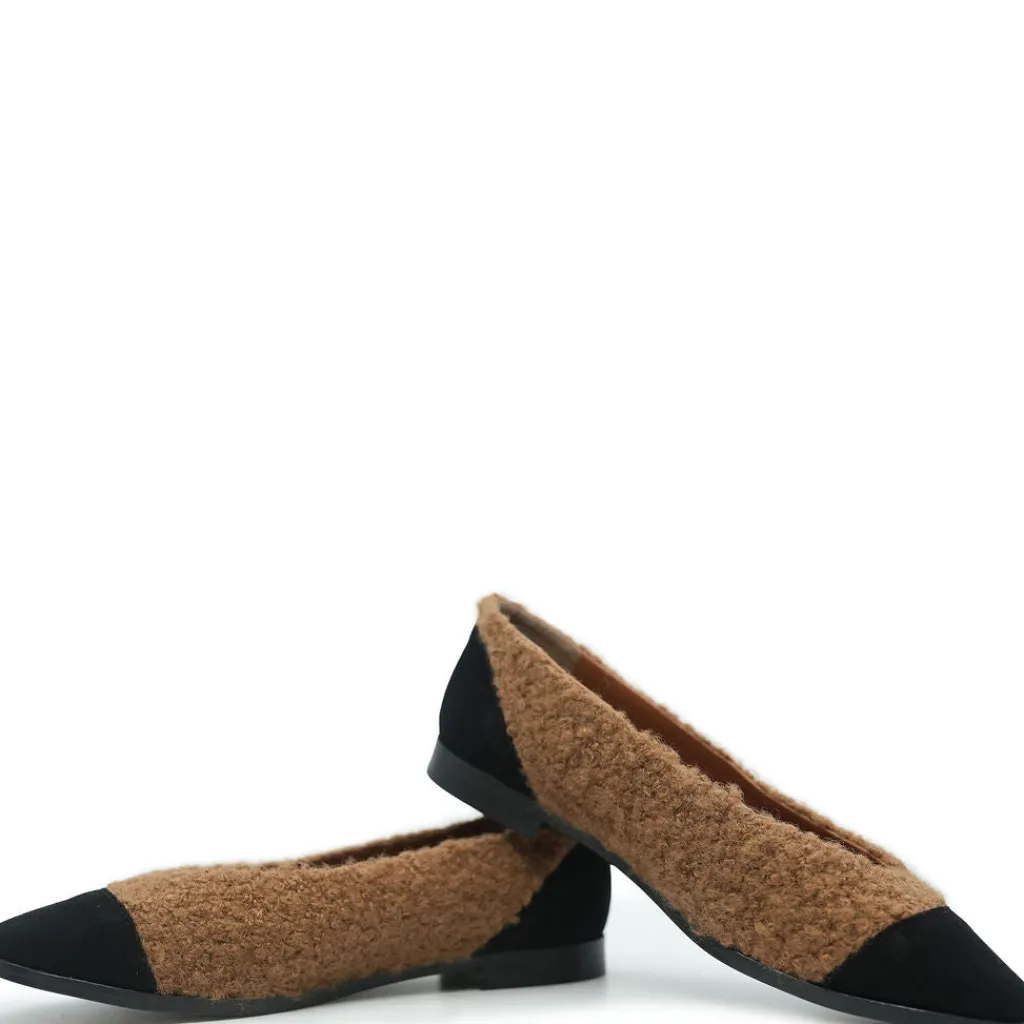 BluBlonc Camel Shearling Captoe Flat Fashion