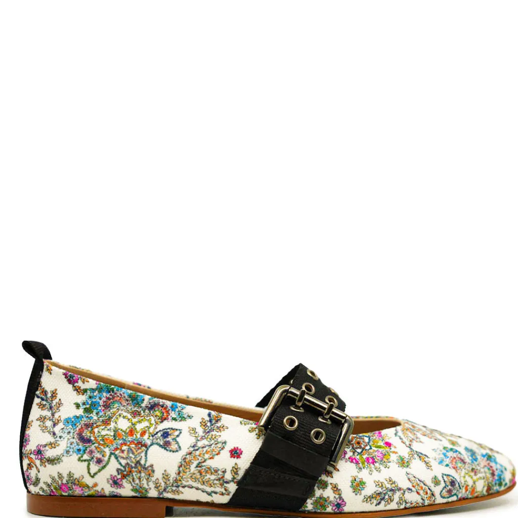 BluBlonc Floral Printed Pointed Buckle Shoe Best