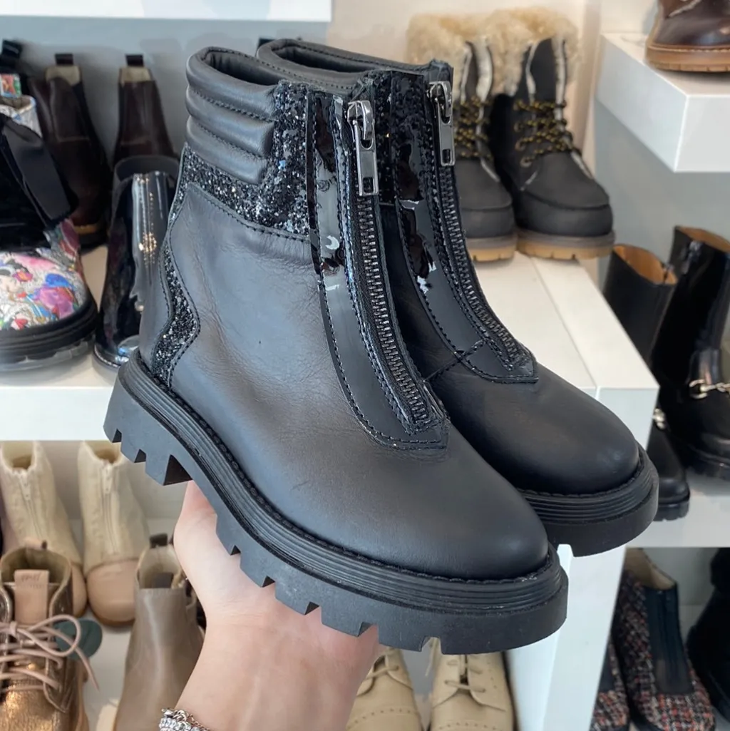 Manuela De Juan Manuela Black Leather Front Zipper Bootie Sale