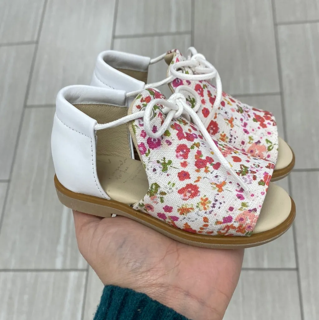 Manuela De Juan Manuela White Flower Lace Baby Sandal Hot