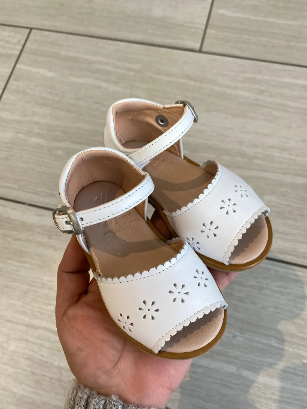 Manuela De Juan Manuela White Scalloped Baby Sandal Best