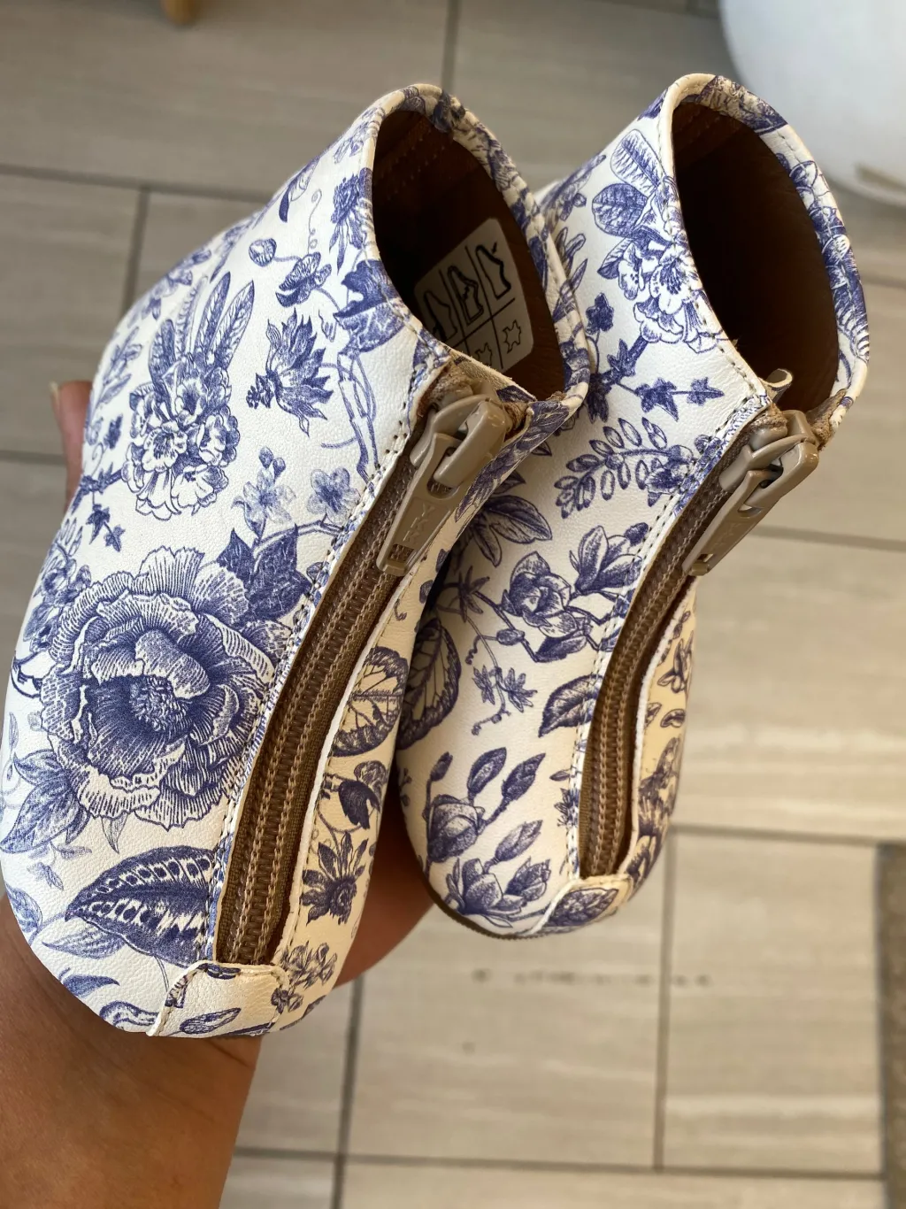 PèPè Pepe White and Blue Floral Zipper Baby Bootie Outlet