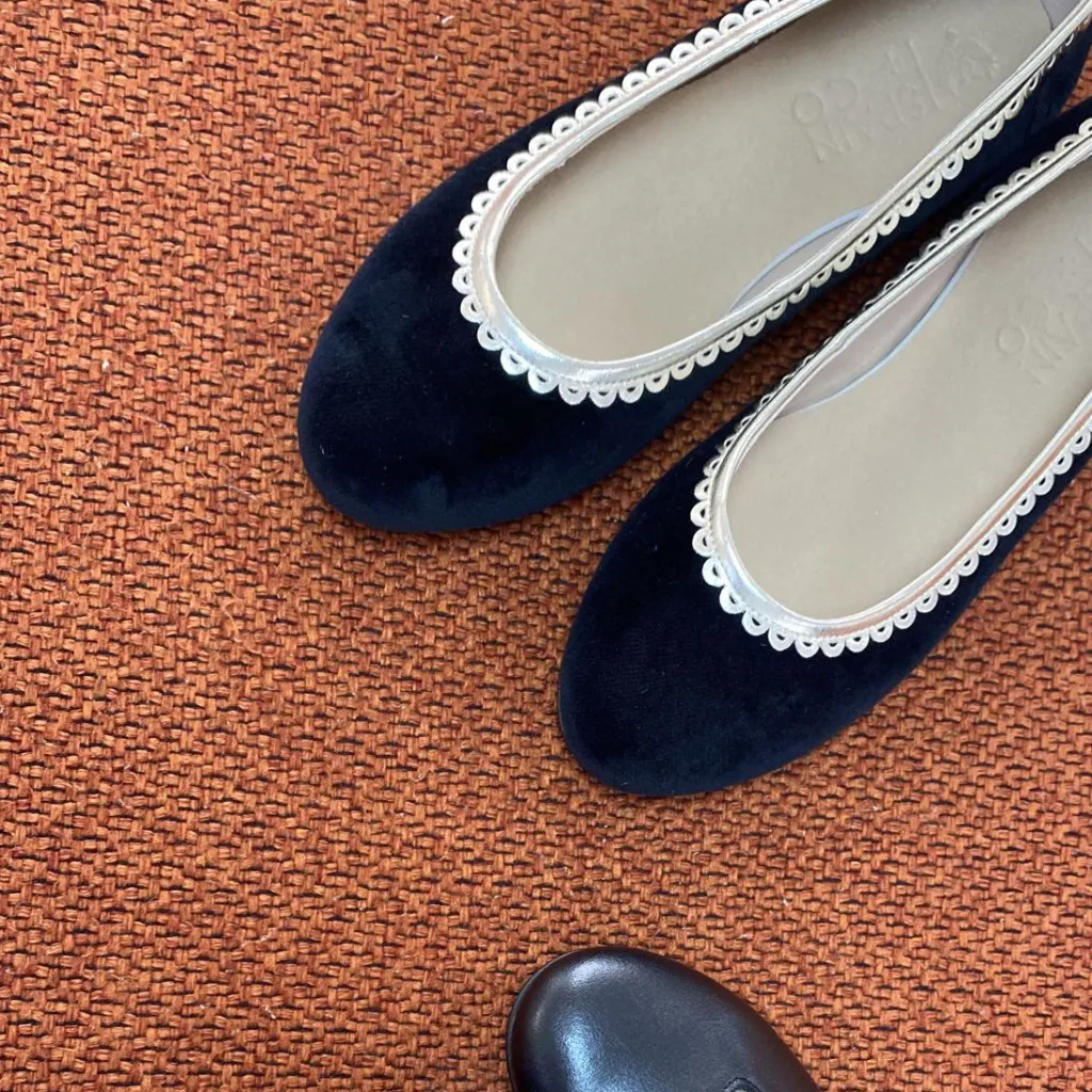 Spain+Co Black Velvet and Gold Scalloped Flat Clearance