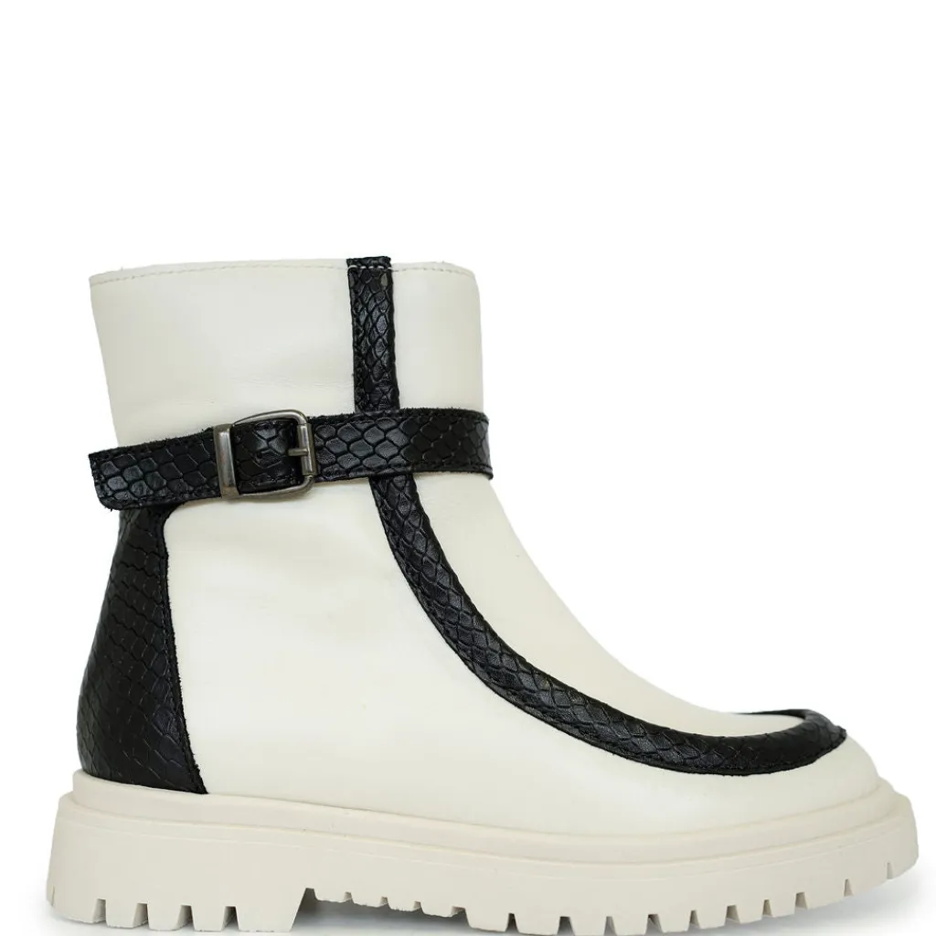 Spain+Co White and Black Zipper Boot Fashion