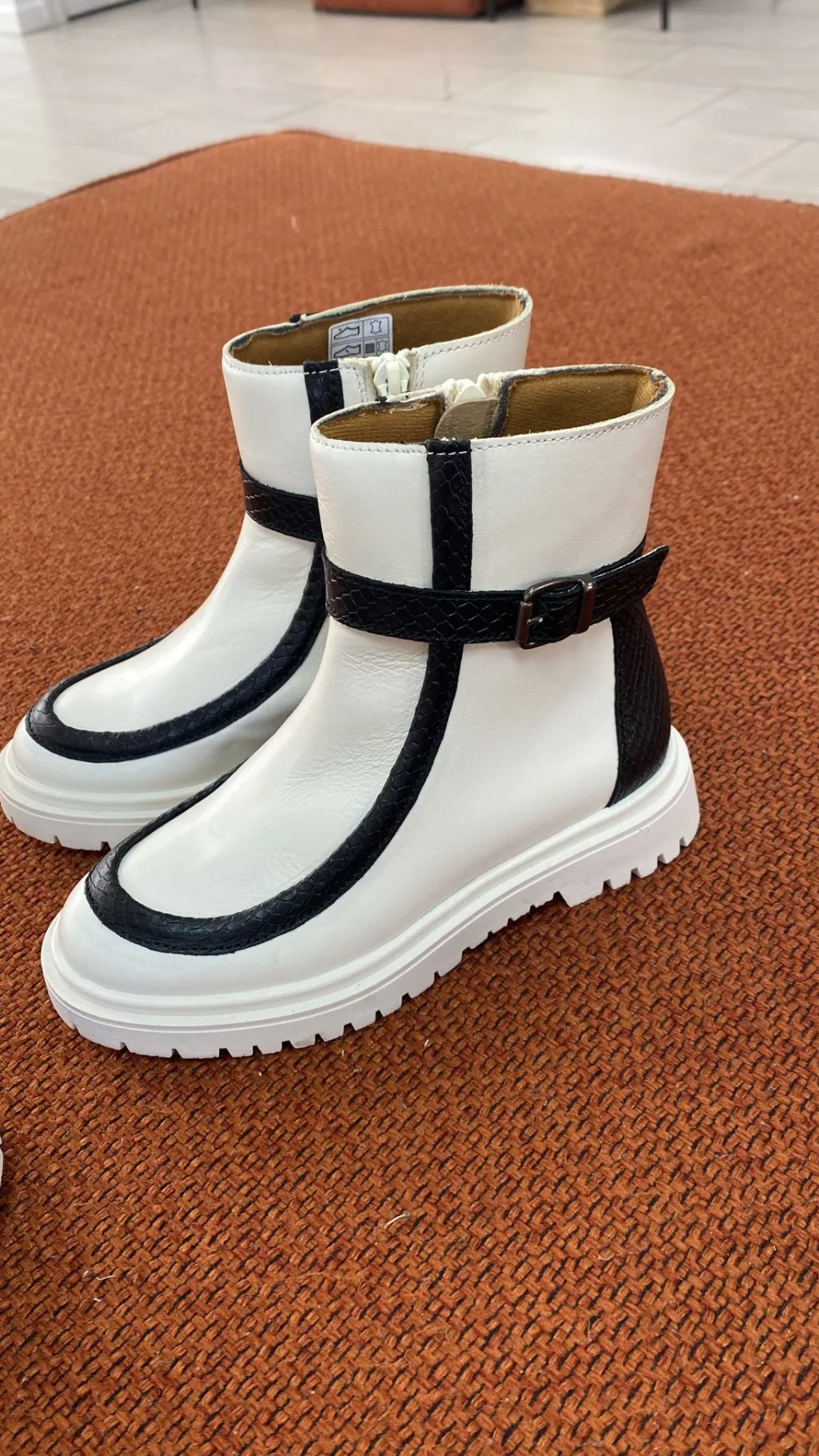 Spain+Co White and Black Zipper Boot Fashion
